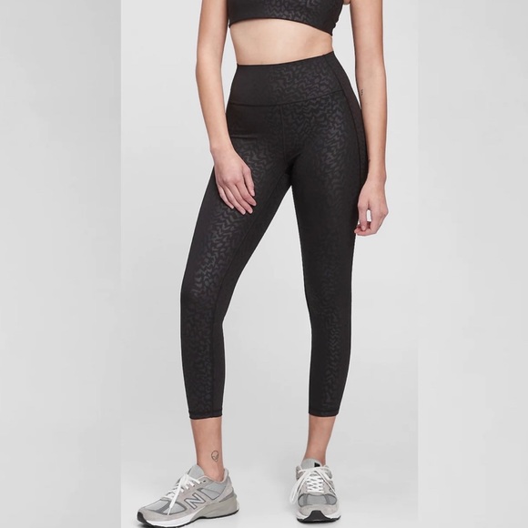 GAP Pants - GAP FIT High Rise Power Compression Recycled 7/8 Leggings